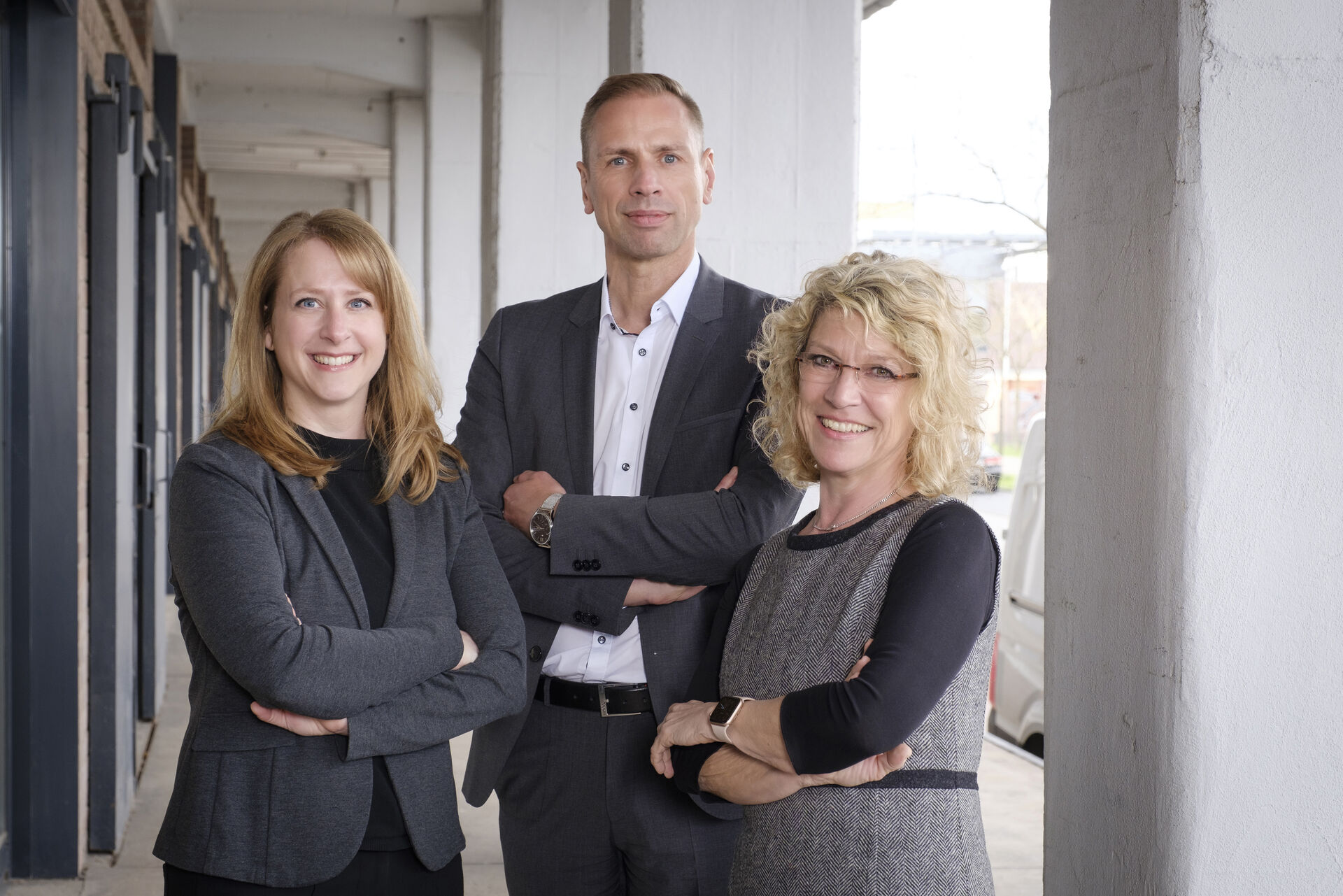 Ein Foto der drei Geschäftsführer*innen des Jobcenter Bremen
